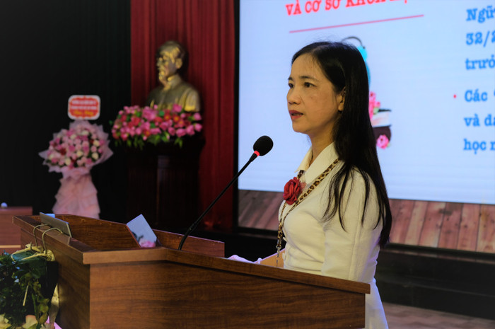 Tiến sĩ Xuân Thị Nguyệt Hà – Vụ Giáo dục tiểu học, Bộ Giáo dục và Đào tạo trình bày tham luận tại Hội thảo. GDVN_1.JPG