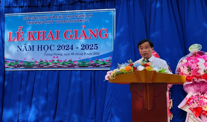 Thầy Trần Đình Mạnh, Hiệu trưởng Trường Trung học phổ thông Tương Dương 2 (huyện Tương Dương, tỉnh Nghệ An). Ảnh: NVCC. Thầy Trần Đình Mạnh, Hiệu trưởng Trường Trung học phổ thông Tương Dương 2 (huyện Tương Dương, tỉnh Nghệ An). Ảnh: NVCC.