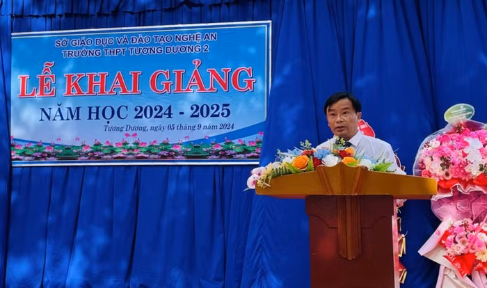 Thầy Trần Đình Mạnh, Hiệu trưởng Trường Trung học phổ thông Tương Dương 2 (huyện Tương Dương, tỉnh Nghệ An). Ảnh: NVCC.