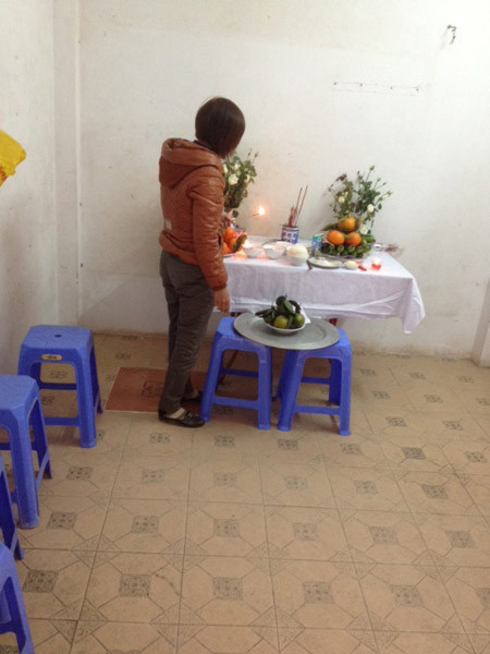 Bàn thờ mới lập cho cháu bé đáng thương Bàn thờ mới lập cho cháu bé đáng thương