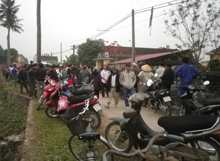 Dân bao vây hàng chục côn đồ truy sát một gia đình giữa ban ngày ảnh 5