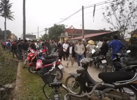 Dân bao vây hàng chục côn đồ truy sát một gia đình giữa ban ngày ảnh 5