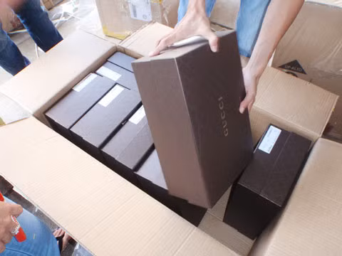 Lô hàng Gucci bị bắt tại khách sạn Sheraton được xác định là hàng thật. Ảnh: Q.T