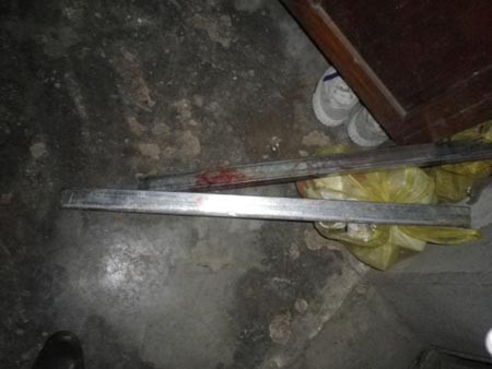 Dân bao vây hàng chục côn đồ truy sát một gia đình giữa ban ngày ảnh 2