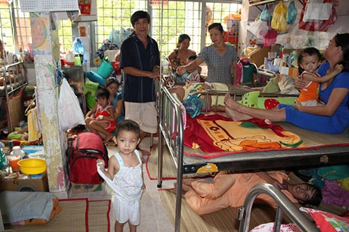 Trẻ lóc nhóc chữa bệnh dưới… gầm giường, Tin tức trong ngày, Benh vien qua tai, qua tai benh vien, benh nhan nam chen chuc, Bo truong Bo Y te, nang cao chat luong benh vien, suc khoe, bao