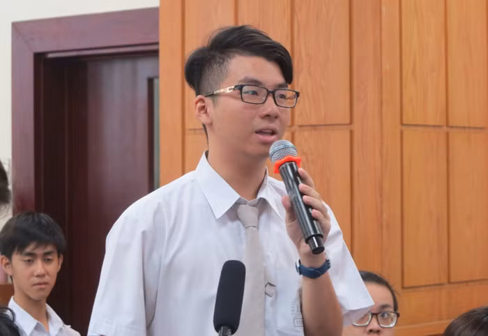 Việc thầy cô cứ dùng những từ ngữ nặng xúc phạm học sinh rất dễ làm các em tổn thương. Vì thế, các em học sinh rất mong, thầy cô hãy nhẹ nhàng với học trò trong lớp học - Ảnh: T.A