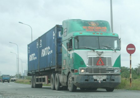 Doanh nghiệp vận tải hàng hóa đang chịu nhiều áp lực vì chi phí tăng cao, khách hàng thì ép giá vì sản xuất khó khăn