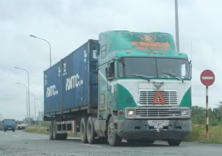 Doanh nghiệp vận tải hàng hóa đang chịu nhiều áp lực vì chi phí tăng cao, khách hàng thì ép giá vì sản xuất khó khăn