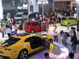 Các hãng ô tô cho biết năm nay doanh số liên tục giảm Các hãng ô tô cho biết năm nay doanh số liên tục giảm