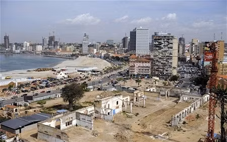 Luanda, Angola - một nước nằm ở Châu Phi nhưng để chi cho bữa ăn trưa nhanh ở đây người tiêu dùng phải chi 52,4 USD và 4,8 USD cho một kg gạo Luanda, Angola - một nước nằm ở Châu Phi nhưng để chi cho bữa ăn trưa nhanh ở đây người tiêu dùng phải chi 52,4 USD và 4,8 USD cho một kg gạo