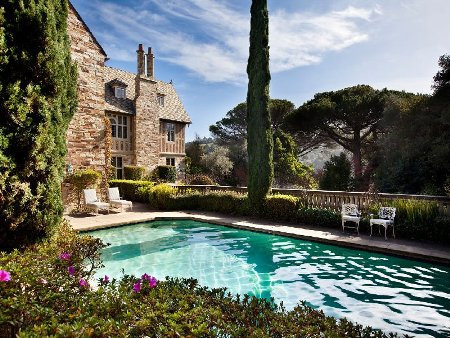 Khu bể bơi ngoài trời