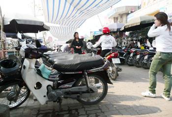 Khách còn bị chửi từ khâu gửi xe nếu không để đúng ý của người trông xe Khách còn bị chửi từ khâu gửi xe nếu không để đúng ý của người trông xe