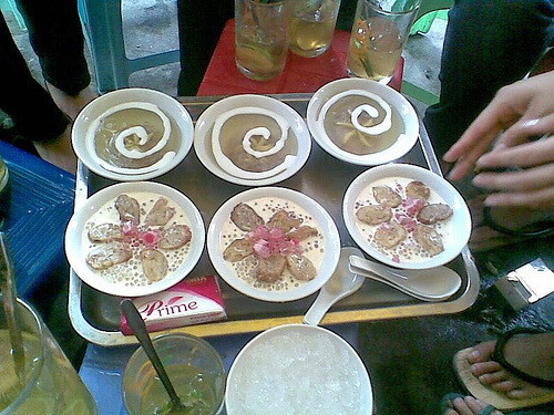 Chè chuối Nguyễn Bỉnh Khiêm Món chè chuối được nấu rất kì công, chuối được nướng lên rồi mới nấu chè nên ăn vừa thơm vừa ngọt.