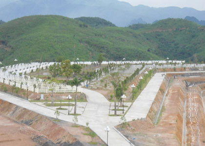 Toàn cảnh đồi Kim của nghĩa trang Lạc Hồng Viên Toàn cảnh đồi Kim của nghĩa trang Lạc Hồng Viên
