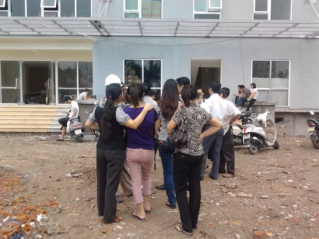 Khóc ròng vì dính "bẫy" bán tháo căn hộ CT3 Trung Văn ảnh 2 Sợ mất tiền, khách mua chung cư CT3 Trung Văn ào ạt bán phá giá căn hộ