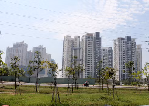 Bất động sản được dự báo có thể phục hồi một cách chậm chạp vào cuối năm 2012 nhờ gói giải ngân 120 nghìn tỷ đồng đầu tư công.