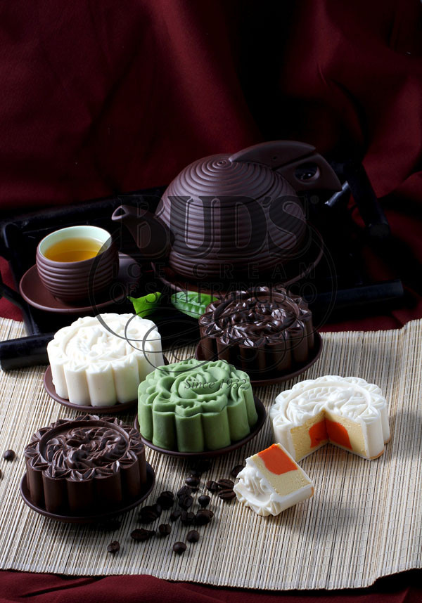 Mỗi chiếc bánh mang hương vị, màu sắc thật khác biệt. Mỗi chiếc bánh mang hương vị, màu sắc thật khác biệt.