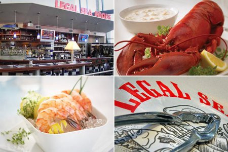 Nhà hàng Legal Sea Foods, địa điểm: Sân bay Boston Logan, Boston. Món đặc trưng: Súp kem hải sản. Giá trung bình: 20-30 USD một người. Legal Sea Foods thuộc chuỗi nhà hàng chuyên cung cấp các món hải sản tươi sống kể từ năm 1950 với chi nhánh trải rộng khắp bang Massachusetts. Hiện tại, sân bay Boston Logan có 2 nhà hàng nhãn hiệu này bố trí ở cửa ga B và C. Dù nhiều người phàn nàn về tốc độ phục vụ chậm, số đông hành khách vẫn hài lòng về chất lượng đồ ăn và sẵn sàng bỏ qua những chi tiết khác. Nhà hàng Legal Sea Foods, địa điểm: Sân bay Boston Logan, Boston. Món đặc trưng: Súp kem hải sản. Giá trung bình: 20-30 USD một người. Legal Sea Foods thuộc chuỗi nhà hàng chuyên cung cấp các món hải sản tươi sống kể từ năm 1950 với chi nhánh trải rộng khắp bang Massachusetts. Hiện tại, sân bay Boston Logan có 2 nhà hàng nhãn hiệu này bố trí ở cửa ga B và C. Dù nhiều người phàn nàn về tốc độ phục vụ chậm, số đông hành khách vẫn hài lòng về chất lượng đồ ăn và sẵn sàng bỏ qua những chi tiết khác.