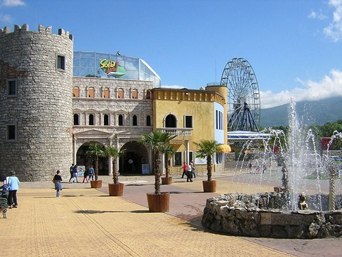Sofia, Bulgaria, Giá phòng đôi tại khách sạn 4 sao: 119,51 USD Giá 3km taxi: 3,47 USD Giá 2 ly cocktail tại khách sạn 5 sao: 41,69 USD Giá bữa tối cho hai người (kèm một chai rượu): 47,68 USD Tổng: 212,34 USD Sofia, Bulgaria, Giá phòng đôi tại khách sạn 4 sao: 119,51 USD Giá 3km taxi: 3,47 USD Giá 2 ly cocktail tại khách sạn 5 sao: 41,69 USD Giá bữa tối cho hai người (kèm một chai rượu): 47,68 USD Tổng: 212,34 USD