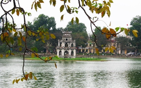 Hà Nội, Việt Nam Giá phòng đôi tại khách sạn 4 sao: 87,25 USD Giá 3km taxi: 5,08 USD Giá 2 ly cocktail tại khách sạn 5 sao: 23,16 USD Giá bữa tối cho hai người (kèm một chai rượu): 29,46 USD Tổng: 144,95 USD Hà Nội, Việt Nam Giá phòng đôi tại khách sạn 4 sao: 87,25 USD Giá 3km taxi: 5,08 USD Giá 2 ly cocktail tại khách sạn 5 sao: 23,16 USD Giá bữa tối cho hai người (kèm một chai rượu): 29,46 USD Tổng: 144,95 USD