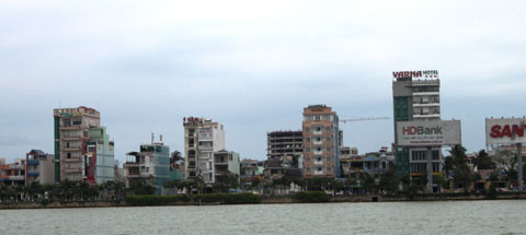 Những khách sạn có vị trí đắc địa đều tăng giá chóng mặt cho khách xem bắn pháo hoa Những khách sạn có vị trí đắc địa đều tăng giá chóng mặt cho khách xem bắn pháo hoa