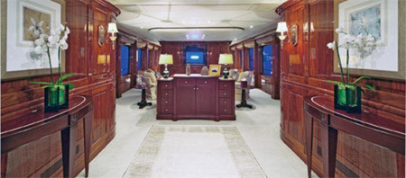 Nội thất của du thuyền khiến người ta liên tưởng tới một căn biệt thự sang trọng. Nội thất của du thuyền khiến người ta liên tưởng tới một căn biệt thự sang trọng.