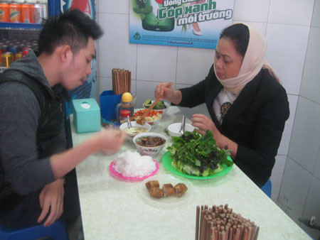 "Đệ nhất bún chả" Hà thành làm say lòng thực khách ảnh 1 "Đệ nhất bún chả" Hà thành làm say lòng thực khách ảnh 1