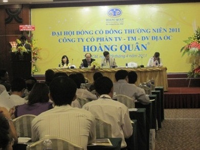 3. Địa ốc Hoàng Quân: Danh sách tiếp theo trong "sổ nợ nghìn tỷ" là đại gia Địa ốc Hoàng Quân. 3. Địa ốc Hoàng Quân: Danh sách tiếp theo trong "sổ nợ nghìn tỷ" là đại gia Địa ốc Hoàng Quân.