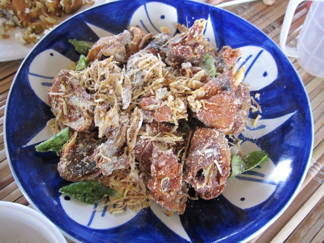 Con người mang chế biến gà lôi thành các món ăn như loài gà nuôi bình thường Con người mang chế biến gà lôi thành các món ăn như loài gà nuôi bình thường