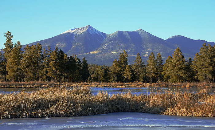 San Francisco - Là thành phố đông dân thứ tư của bang California, San Francisco thu hút du khách bởi cảnh đẹp của núi đồi thiên nhiên. Trong đó phải kể đến ngọn núi nổi tiếng mang tên thành phố – núi San Francisco. Thật thú vị khi được lang thang trên những con đường quanh co chạy dài lên dốc đồi dẫn đến ngọn núi nổi tiếng này. San Francisco - Là thành phố đông dân thứ tư của bang California, San Francisco thu hút du khách bởi cảnh đẹp của núi đồi thiên nhiên. Trong đó phải kể đến ngọn núi nổi tiếng mang tên thành phố – núi San Francisco. Thật thú vị khi được lang thang trên những con đường quanh co chạy dài lên dốc đồi dẫn đến ngọn núi nổi tiếng này.