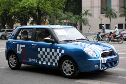 6. Lifan 320 có một phiên bản 1.3L, đi cùng hộp số sàn 5 cấp. Mẫu xe này do công ty Bảo Toàn nhập khẩu nguyên chiếc từ Lifan Trùng Khánh (Trung Quốc). Giá bán khoảng 260 triệu đồng/chiếc. 6. Lifan 320 có một phiên bản 1.3L, đi cùng hộp số sàn 5 cấp. Mẫu xe này do công ty Bảo Toàn nhập khẩu nguyên chiếc từ Lifan Trùng Khánh (Trung Quốc). Giá bán khoảng 260 triệu đồng/chiếc.