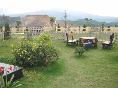 Bàn ghế cho người thân nghỉ chân