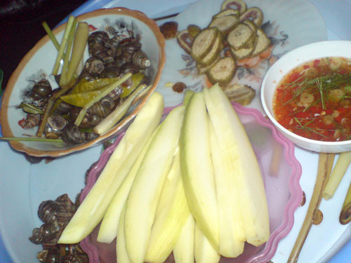 Khách thưởng thức quá lâu cũng bị đuổi về để nhường chỗ cho người khác. Khách thưởng thức quá lâu cũng bị đuổi về để nhường chỗ cho người khác.