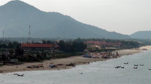 Vinh Lăng Cô nhìn từ trên đèo Hải Vân Vinh Lăng Cô nhìn từ trên đèo Hải Vân