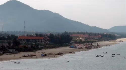 Vinh Lăng Cô nhìn từ trên đèo Hải Vân