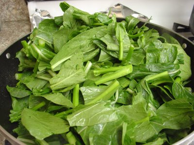 Để cải ngọt non xanh như chính vụ, người trồng phải phun thuốc chống các loại sâu Để cải ngọt non xanh như chính vụ, người trồng phải phun thuốc chống các loại sâu
