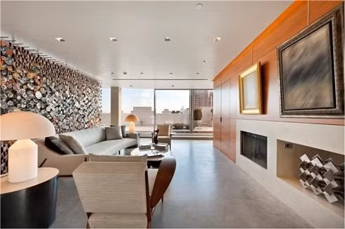 Với hình dáng giống như chiếc hộp vuông bằng kính, căn penthouse này có phong cách không khác gì các cửa hàng Apple.