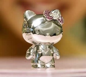 Thành phần của chú mèo đặc biệt này được làm từ chất liệu Platinum quý hiếm độc nhất trên Thế giới, với tạo hình chiếc nơ được gắn toàn bộ bằng kim cương, đá ruby, sapphire, thạch anh tím, topaz xanh. Hiện tại, mô hình Kitty nặng 590g này được rao bán với mức giá 163.000 USD (3,3 tỷ đồng) tại cửa hàng Mitsukoshi, Tokyo, Nhật Bản. Thành phần của chú mèo đặc biệt này được làm từ chất liệu Platinum quý hiếm độc nhất trên Thế giới, với tạo hình chiếc nơ được gắn toàn bộ bằng kim cương, đá ruby, sapphire, thạch anh tím, topaz xanh. Hiện tại, mô hình Kitty nặng 590g này được rao bán với mức giá 163.000 USD (3,3 tỷ đồng) tại cửa hàng Mitsukoshi, Tokyo, Nhật Bản.