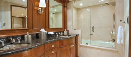 Phòng tắm bên trong các phòng khách cũng không hề chật.