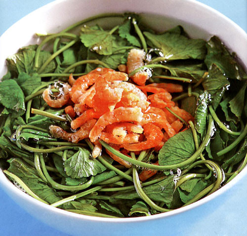 Canh rau má tôm khô dễ ăn và có tác dụng thanh nhiệt
