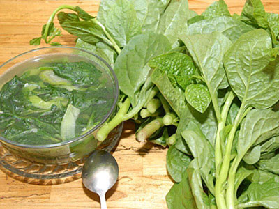 2. Cũng có tác dụng thanh nhiệt, rau mồng tơi có thể kết hợp với rau đay và một số loiạ rau khác để chế biến món ăn