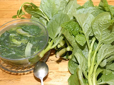 2. Cũng có tác dụng thanh nhiệt, rau mồng tơi có thể kết hợp với rau đay và một số loiạ rau khác để chế biến món ăn 2. Cũng có tác dụng thanh nhiệt, rau mồng tơi có thể kết hợp với rau đay và một số loiạ rau khác để chế biến món ăn