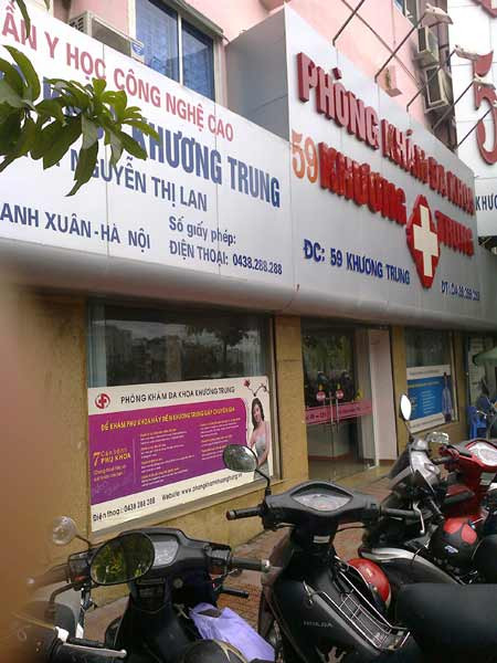 Ngay sau khi Sở Y tế Hà Nội "sờ gáy", các bác sĩ của phòng khám này đã đi nghỉ mát. Ngay sau khi Sở Y tế Hà Nội "sờ gáy", các bác sĩ của phòng khám này đã đi nghỉ mát.