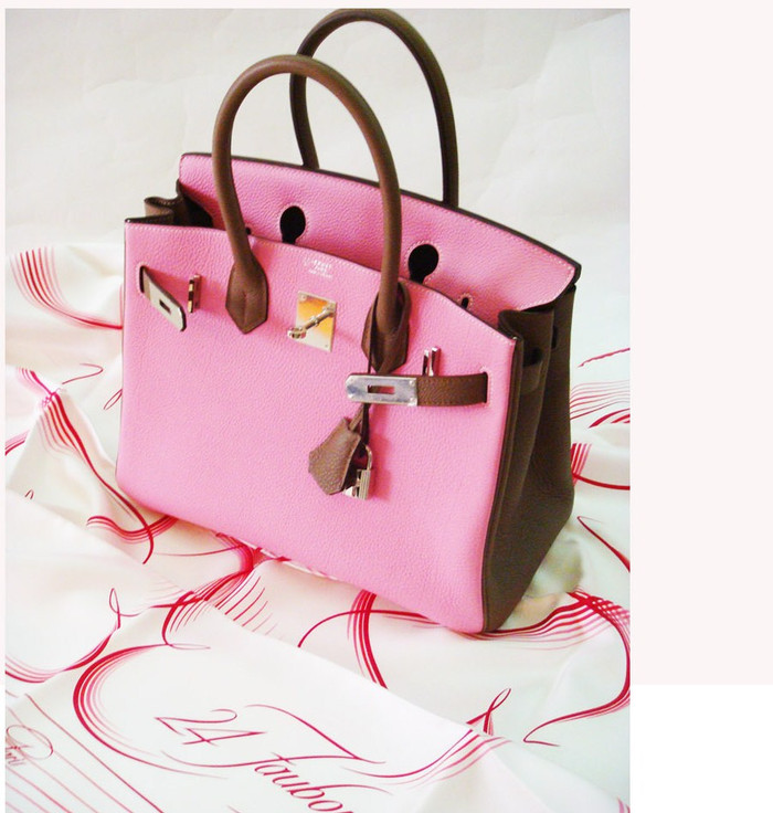 Yếu tố làm nên thành công cho Hermès Birkin chính là việc tất cả sản phẩm đều được làm bởi các nghệ nhân thủ công cao tuổi tại một xưởng thiết kế ở Paris.