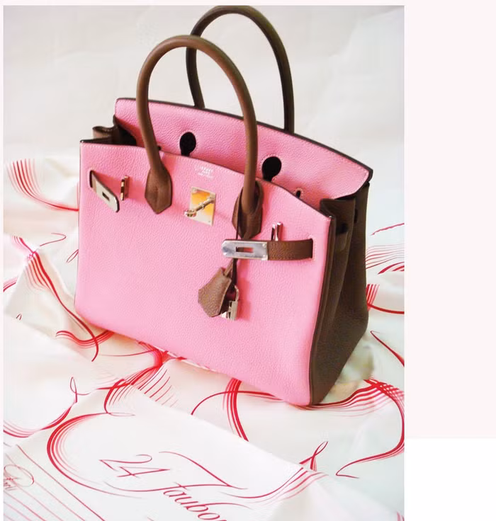 Yếu tố làm nên thành công cho Hermès Birkin chính là việc tất cả sản phẩm đều được làm bởi các nghệ nhân thủ công cao tuổi tại một xưởng thiết kế ở Paris. Yếu tố làm nên thành công cho Hermès Birkin chính là việc tất cả sản phẩm đều được làm bởi các nghệ nhân thủ công cao tuổi tại một xưởng thiết kế ở Paris.