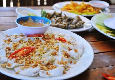 Và đây là gỏi cá mai.