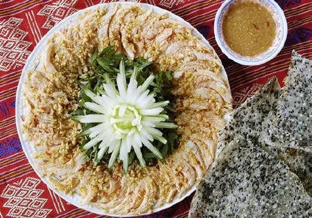 Đến Phan Thiết du khách có thể thưởng thức món gỏi cá Đục