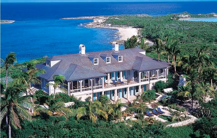 Khu này sở hữu một trong những vùng biển lặn đẹp nhất thế giới.