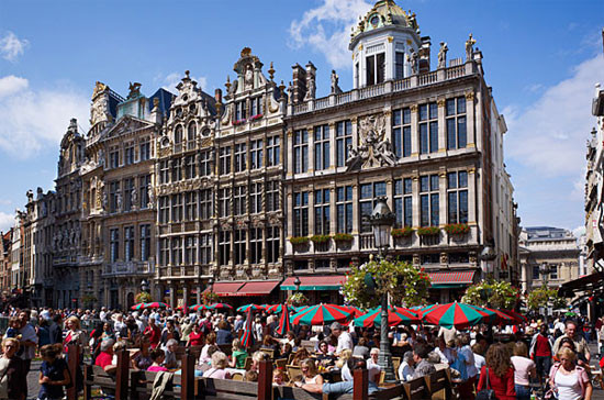 6.Bỉ: Thuế suất thuế thu nhập cá nhân cao nhất: 50% Thu nhập bình quân năm 2010: 52.700 USD. Mức thuế suất cao nhất ở Bỉ đánh vào thu nhập từ 46.900 USD trở lên. Người lao động ở nước này phải đóng thuế an sinh 13%, thuế địa phương ở mức 11% thu nhập, thuế giá trị tài sản gia tăng 16,5% hoặc 33%. 6.Bỉ: Thuế suất thuế thu nhập cá nhân cao nhất: 50% Thu nhập bình quân năm 2010: 52.700 USD. Mức thuế suất cao nhất ở Bỉ đánh vào thu nhập từ 46.900 USD trở lên. Người lao động ở nước này phải đóng thuế an sinh 13%, thuế địa phương ở mức 11% thu nhập, thuế giá trị tài sản gia tăng 16,5% hoặc 33%.