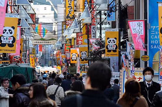 7.Nhật Bản:Thuế suất thuế thu nhập cá nhân cao nhất: 50% Thu nhập bình quân năm 2010: 53.200 USD. Thuế thu nhập cá nhân ở Nhật gồm 2 phần, với thuế suất cao nhất 40% đánh vào thu nhập từ 217.000 USD, cộng thêm 10% thuế địa phương.